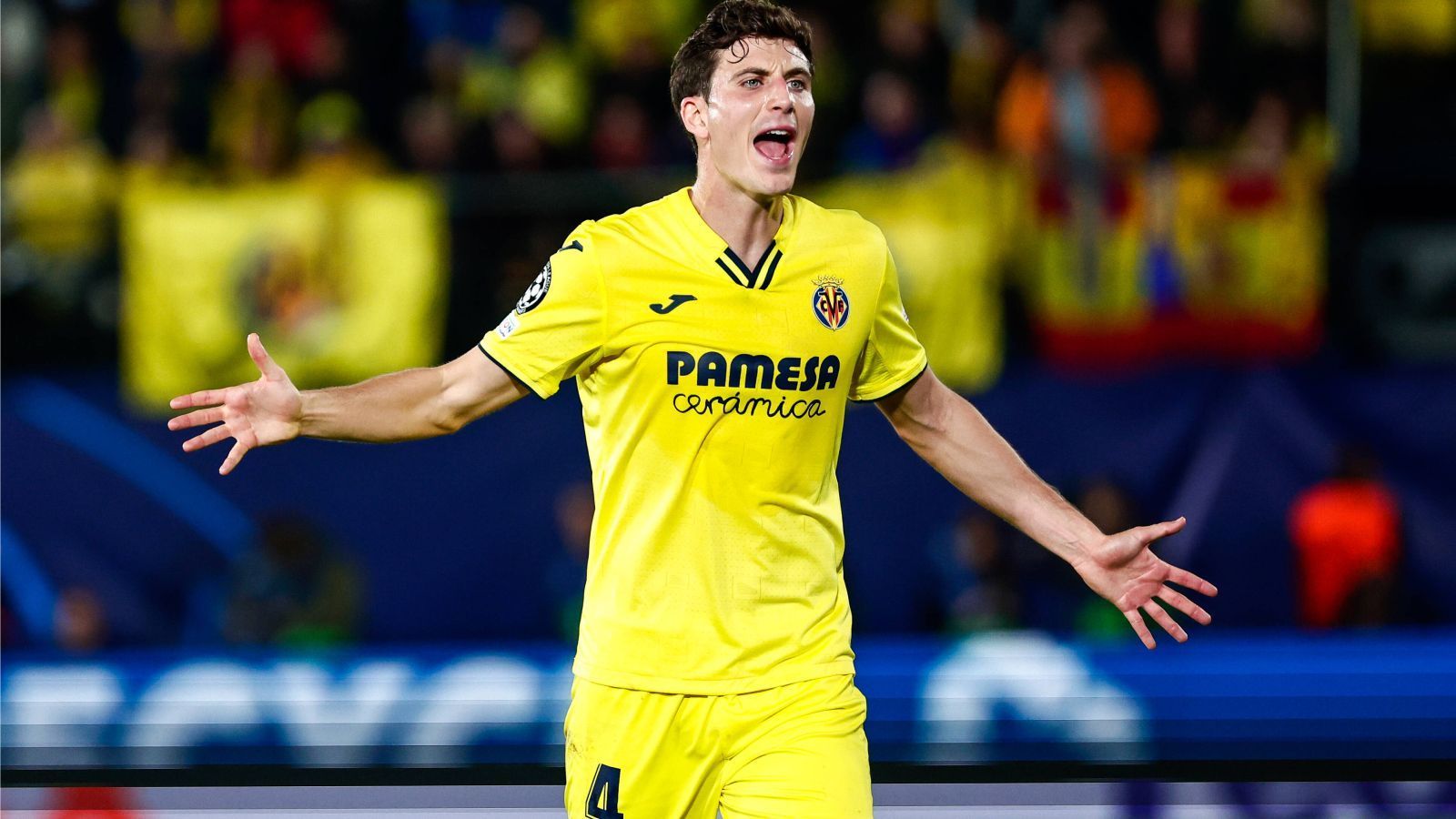 
                <strong>Abwehr: Pau Torres (FC Villarreal)</strong><br>
                Die Defensive des FC Villarreal war das Prunkstück der Spanier, das musste wie erwähnt auch der FC Bayern München im Viertelfinale trotz potenter Offensivspieler zu spüren bekommen. Abwehrchef dieser Defensive ist Pau Torres. Der spanische Nationalspieler meldete Robert Lewandowski die meiste Zeit ab und zieht nicht nur deshalb das Interesse von großen europäischen Vereinen auf sich.
              