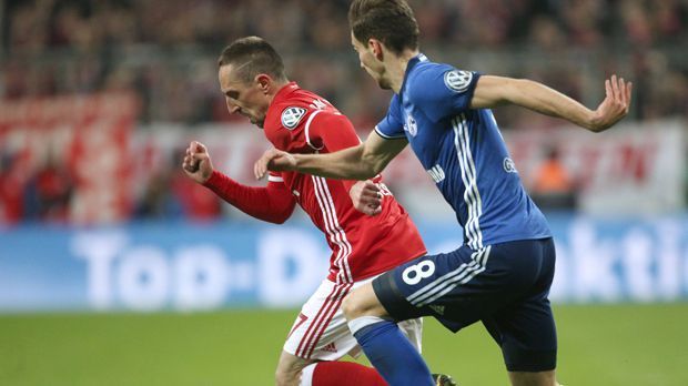 
                <strong>Wer muss Platz machen?</strong><br>
                Goretzka kann aber auch auf den Außen seine Schnelligkeit und seine Technik in Eins-gegen-Eins-Situationen ausspielen. Und so möglicherweise die Karriere von Franck Ribery bei den Bayern endgültig beenden?
              