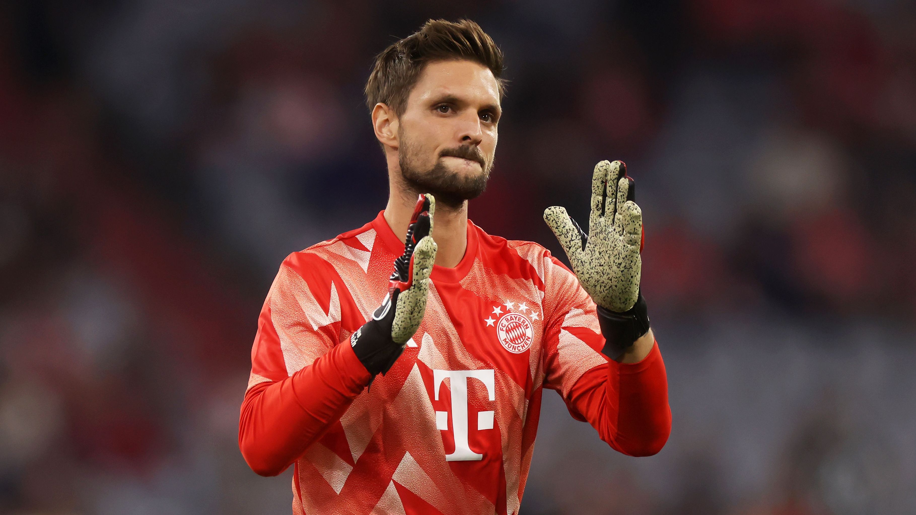 <strong>Sven Ulreich</strong><br>Bis zu Neuers Genesung hütete dessen Vertreter Ulreich zuverlässig das Bayern-Gehäuse. Abgesehen von einem unglücklichen Auftritt gegen RB Leipzig blieb er ohne Fehler und hielt in einigen wackligen Spielen seiner Vorderleute sogar den Sieg fest. <strong><em>ran</em>-Durchschnittsnote: 3</strong>