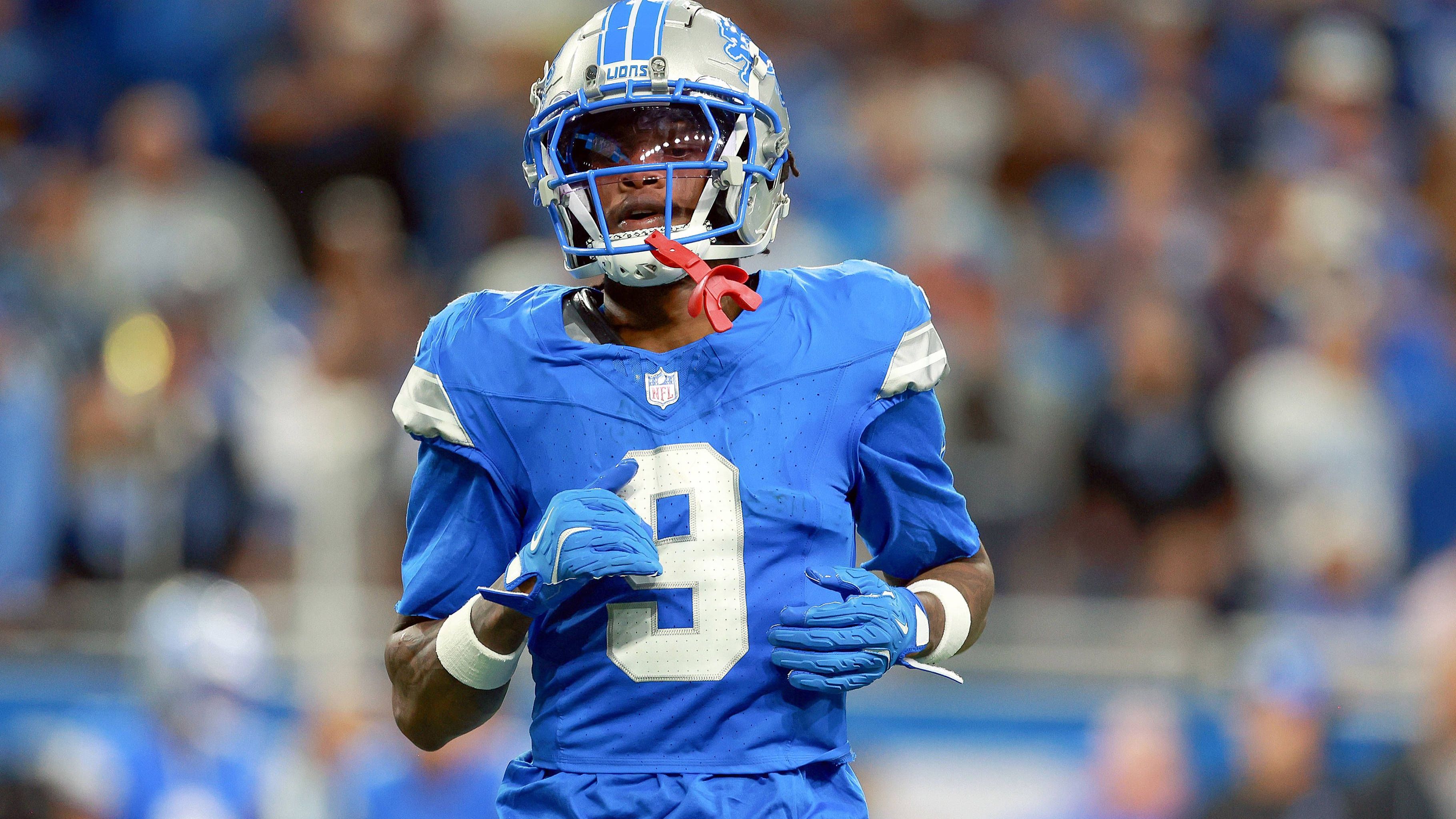 <em><strong>Jameson Williams (Detroit Lions)</strong><br>Wide-Receiver Jameson Williams bleibt den Lions erhalten. Der 24-Jährige hat sich dazu entschlossen, für drei weitere Jahre in Detroit zu unterschreiben. Der Deal soll Williams bis zu 83 Millionen Dollar einbringen. Einen besseren Zeitpunkt hätte es für die Lions nicht geben können, die kurz vor dem NFL-Auftakt gegen die Packers stehen.</em>
