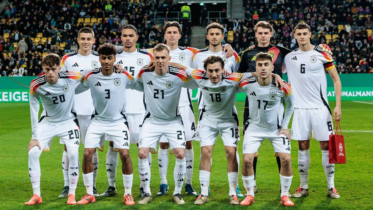 U21, U 21 Länderspiel: Deutschland - Dänemark; 15.11.2024 Die deutsche Startelf Hintere Reihe von links: Nicolo Tresoldi (Deutschland, 19), Pharrel Nnamdi Collins (Deutschland, 15), Tim Oermann (De...