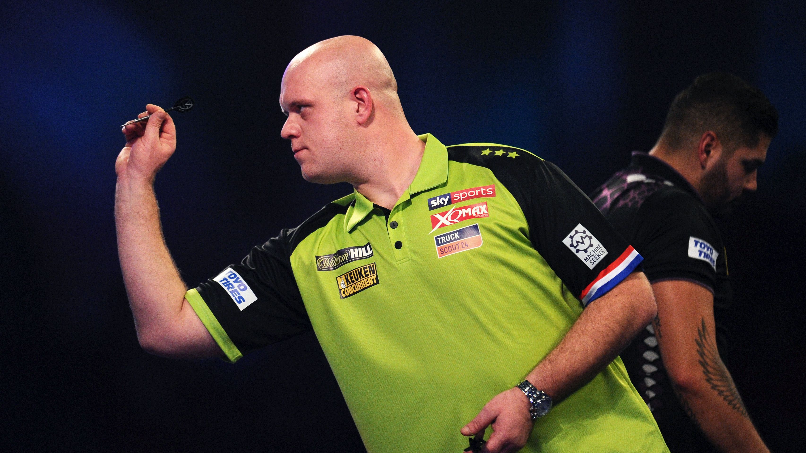 <strong>WM 2020: Van Gerwen vs. Klaasen</strong><br>Das vielleicht kälteste WM-Spiel der Geschichte, ohne Handshakes oder ähnliches. Einst waren "MvG" und sein Landsmann Jelle Klaasen gute Freunde und Trainingspartner - bis dieser der Schwester von van Gerwens späterer Frau Nacktfotos schickte. Diese war damals 15, autistisch und lebte in einer Behinderteneinrichtung. "Ich hasse ihn, deswegen will ich nicht gegen ihn verlieren", so der dreimalige Weltmeister nach seinem 3:1-Erfolg.