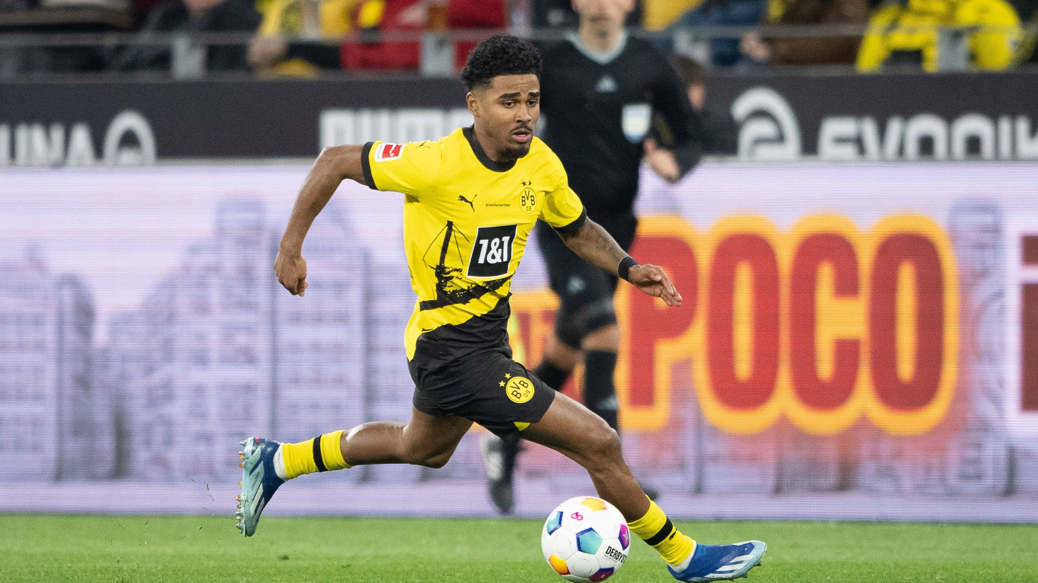 <strong>Ian Maatsen</strong><br>Knüpft an seine guten ersten Auftritte im BVB-Trikot an, bildet mit Sancho weiterhin ein vielversprechendes Gespann. Defensiv mit einem schlimmen Ballverlust gegen Bero, den er mit einer starken Grätsche aber direkt selbst wieder korrigiert (63.). <strong><em>ran</em>-Note: 3</strong>