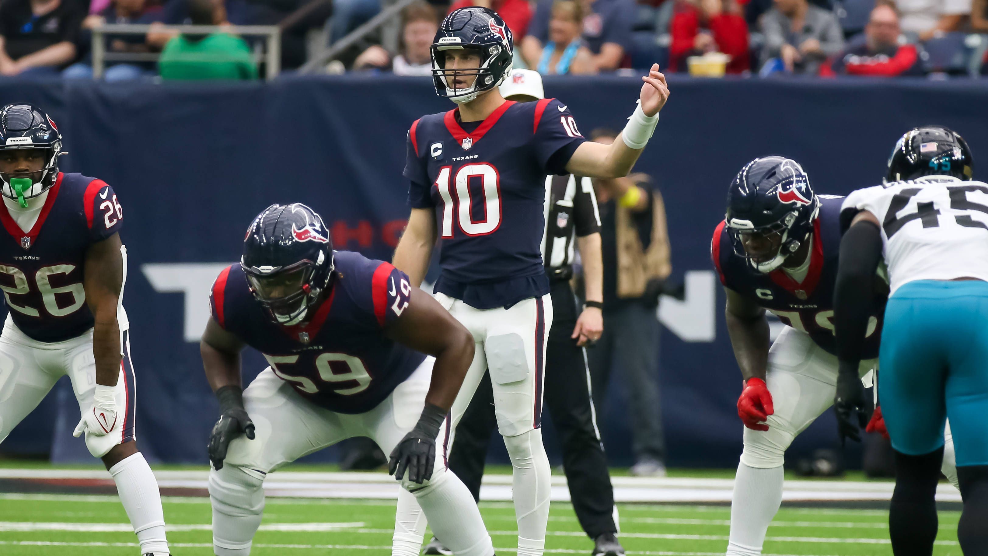 
                <strong>First Overall Pick 2023: Ausgangslage der Texans</strong><br>
                Die Texans gewannen ihr Duell mit den Tennessee Titans in Week 16 und brachten sich durch den Sieg praktisch selbst in die Bredouille. Zum Abschluss der Regular Season tritt Houston bei den Indianapolis Colts an.
              