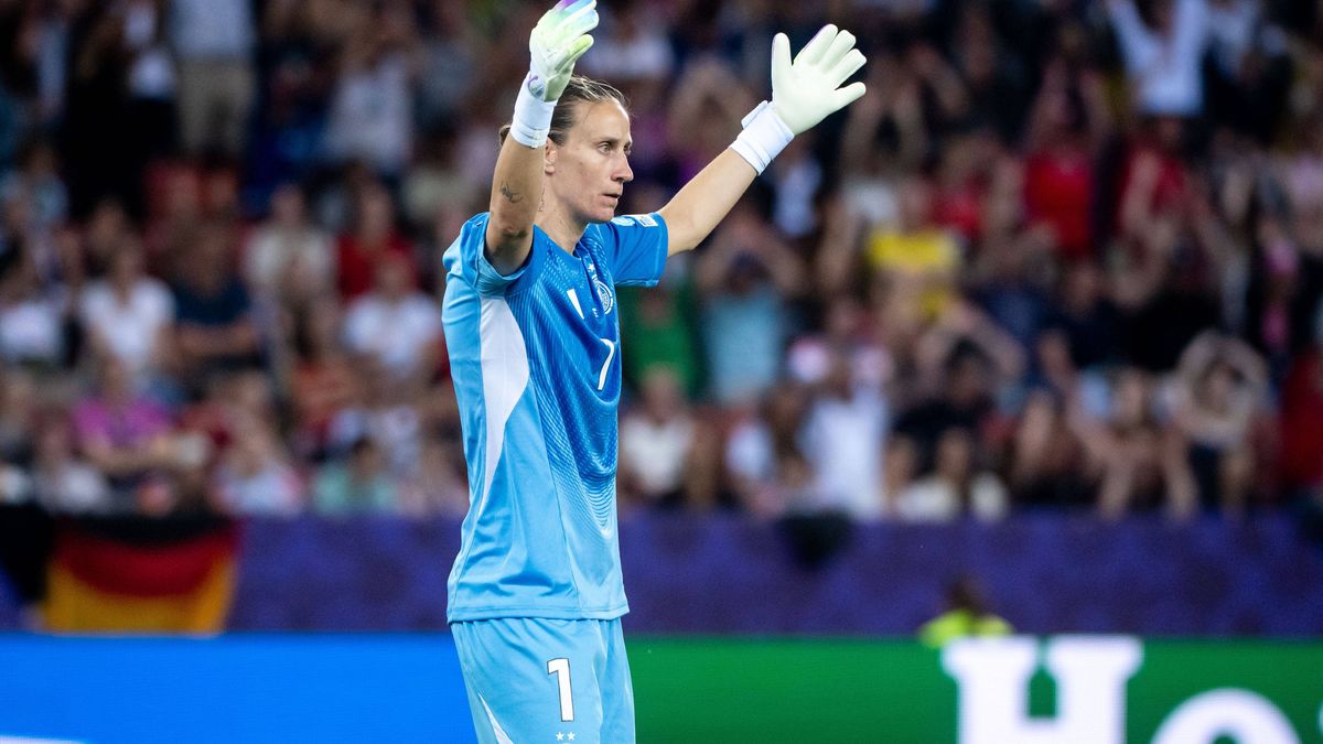 Ann-Kathrin Berger (Deutschland, 01) gestikuliert, SUI, Schweden vs Deutschland, Fussball, UEFA Womens Euro 2025, Gruppe C, 3. Spieltag, Spielzeit 2024 2025, 12.07.2025 SUI, Schweden vs Deutschland...