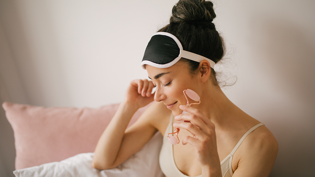 Die drei Key-Facts für eure morgendliche Gesichtspflege-Routine lauten: Reinigung, Feuchtigkeitscreme und Sonnenschutz. Wie gestaltet sich euer Good Morning Skincare-Ritual? 