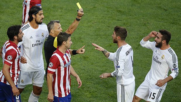 
                <strong>Sergio Ramos</strong><br>
                Viel öfter sammelt der Spanier dagegen Gelbe Karten - gerne auch zwei in einem Spiel. Nicht verwunderlich also, dass Ramos bei 14 seiner La-Liga-Spielen mit einer Gelb-Roten Karte frühzeitig in die Kabine geschickt wurde.
              