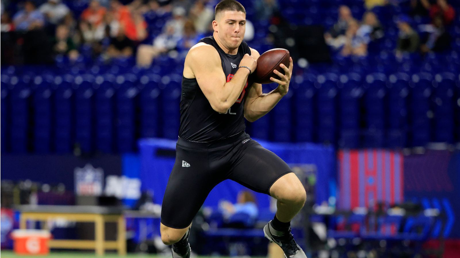 
                <strong>20. Pick: Pittsburgh Steelers - George Karlaftis, Edge, Purdue</strong><br>
                Die Pittsburgh Steelers brauchen mehr Power im Pass Rush und ziehen dafür George Karlaftis von der Purdue University an Position 20.
              