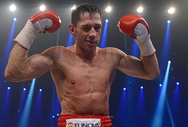
                <strong>Gesamte Anzahl der Boxrunden</strong><br>
                An der Erfahrung sollte es Sturm nicht mangeln. Ganze 351 Runden boxte der ehemalige Weltmeister im Mittelgewicht bereits in seiner Profikarriere. (Quelle: BamS)
              