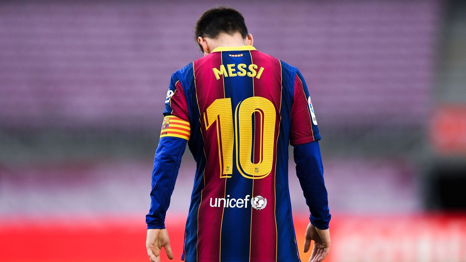 
                <strong>Reaktionen auf Messis Abschied vom FC Barcelona</strong><br>
                Das Ende der Ära Lionel Messi beim FC Barcelona nach zwei überaus erfolgreichen Jahrzehnten lässt wohl niemanden kalt, der in der Fußball-Welt zu Hause ist. Einige Weggefährten des sechsmaligen Weltfußballers teilen ihre Gedanken mit der Öffentlichkeit. ran zeigt die Reaktionen auf den Knall von Katalonien.
              