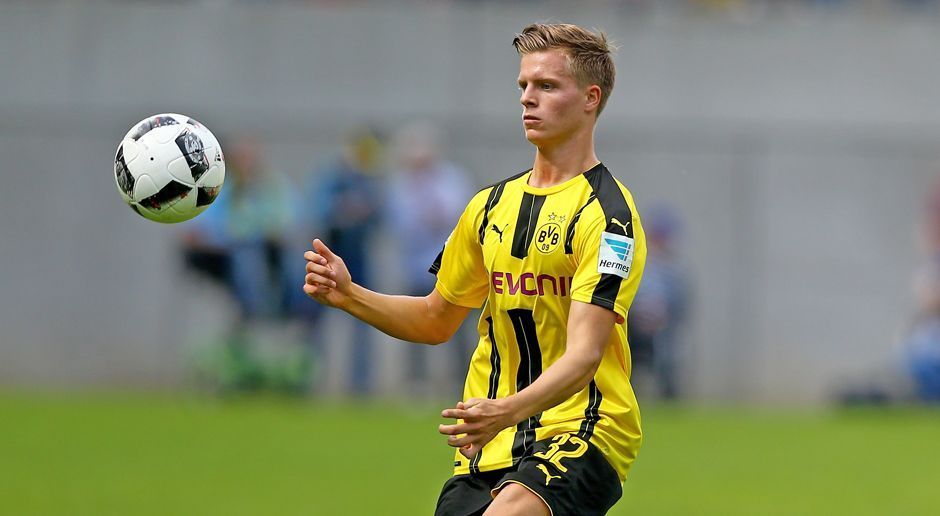 
                <strong>Dzenis Burnic (Borussia Dortmund)</strong><br>
                Auch bei Borussia Dortmund sorgen die Jungen in dieser Saison für Furore, allen voran Felix Passlack und Christian Pulisic. Das nächste Talent, das dauerhaft den Sprung zu den Profis schaffen könnte, ist Dzenis Burnic. Der 18-Jährige kann zwar noch keinen Bundesliga-, aber immerhin schon einen Champions-League-Einsatz verbuchen. BVB-Trainer Thomas Tuchel schätzt die Vielseitigkeit von Burnic, der sowohl zentral im Mittelfeld, als auch auf den Außenpositionen und sogar in der Innenverteidigung eingesetzt werden kann. Im Frühjahr 2015 verlängerten die Dortmunder den Vertrag mit Burnic frühzeitig bis 2018.
              