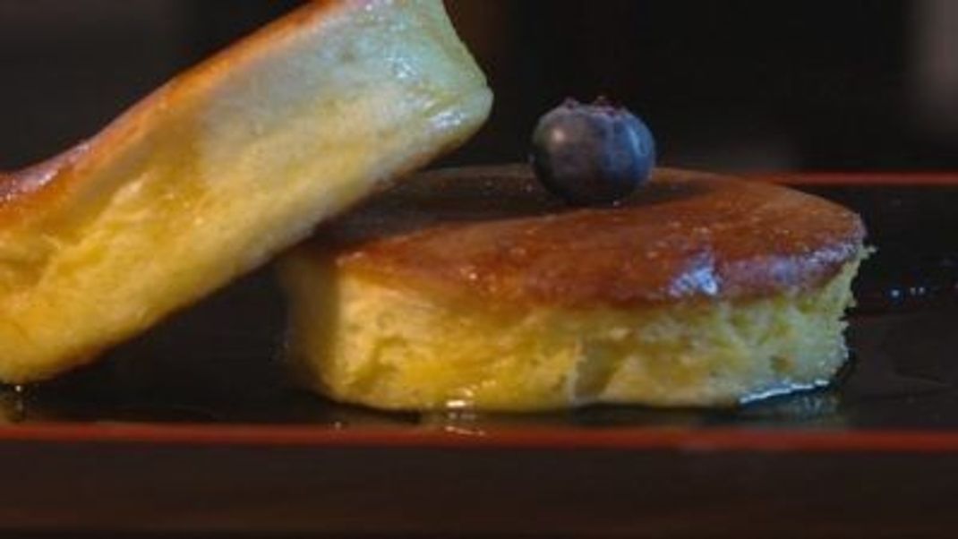 So fluffy! Die japanischen Pancakes punkten mit einem luftigen, dicken Teig. Du willst mal etwas Abwechslung zum klassischen Pfannkuchen? Dann sind diese Pancakes genau das richtige!