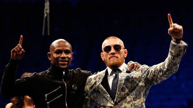 
                <strong>Floyd Mayweather jr. vs. Conor McGregor</strong><br>
                Der T.k.o.-Sieg von Floyd Mayweather über Conor McGregor hat weltweit für riesiges Interesse gesorgt. Und "The Notorious" ist überzeugt, andere Kämpfer werden ihrem Beispiel folgen. Folgende Crossover-Fights könnten in Zukunft noch folgen.
              