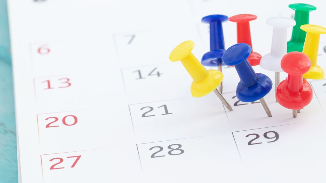 mark the event day with a pin Thumbtack in calendar concept for busy timeline organize schedule,appointment reminder. planning business meeting or travel holiday planning concept. soft focus