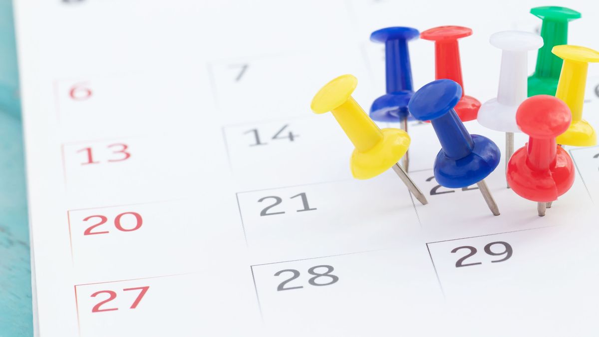 mark the event day with a pin Thumbtack in calendar concept for busy timeline organize schedule,appointment reminder. planning business meeting or travel holiday planning concept. soft focus