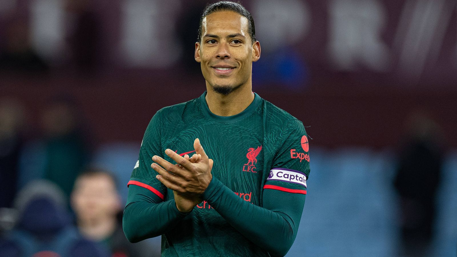 
                <strong>Virgil van Dijk (FC Liverpool)</strong><br>
                Position: Abwehr
              