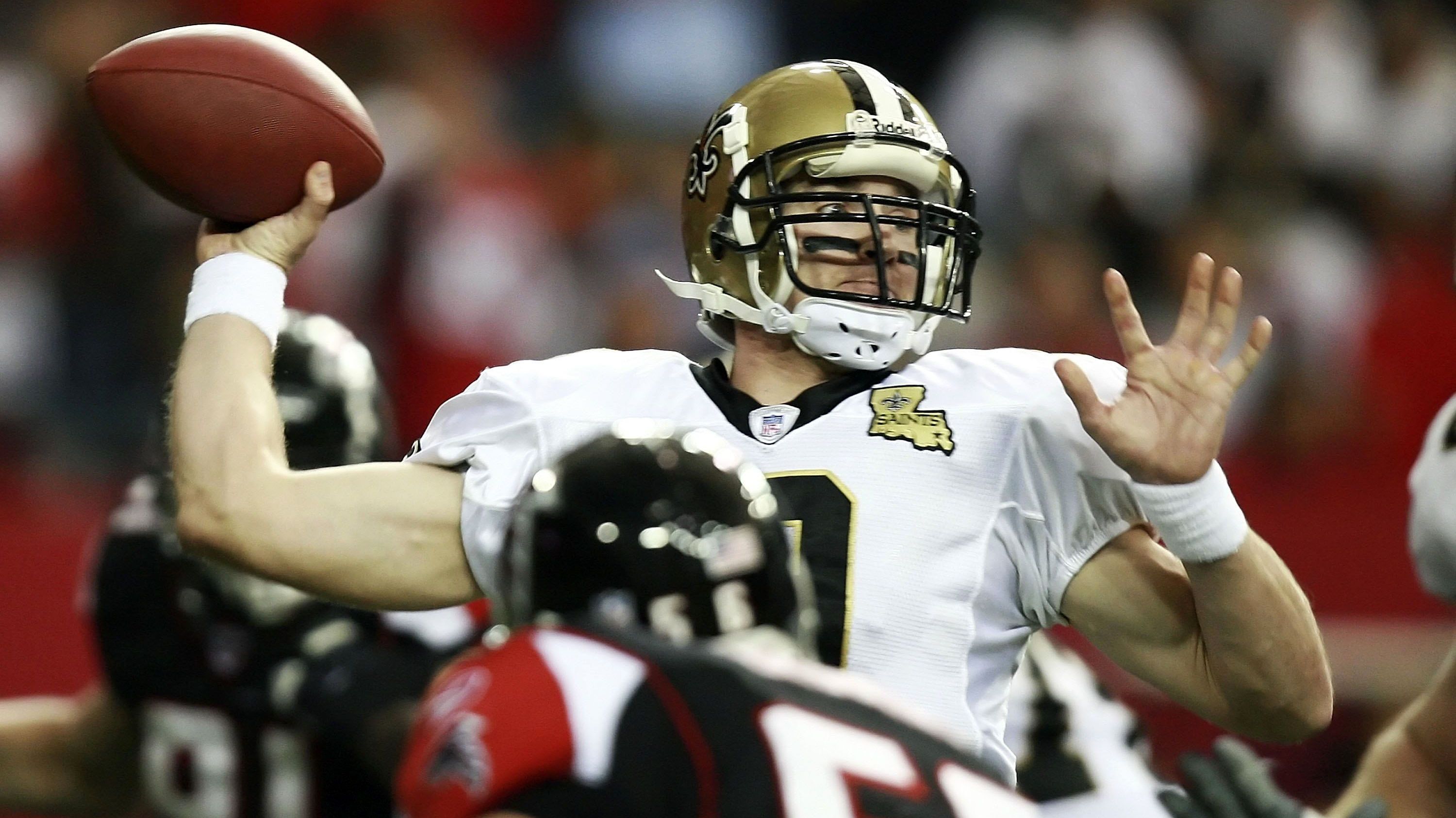 <strong>Platz 1: Drew Brees zu den New Orleans Saints (2006)</strong><br>Brees transformierte die Saints in einen dauerhaften Contender und führte sie zu ihrem ersten Super-Bowl-Triumph in der Franchise-Geschichte. Zudem stellte er zahlreiche Passing-Rekorde auf.