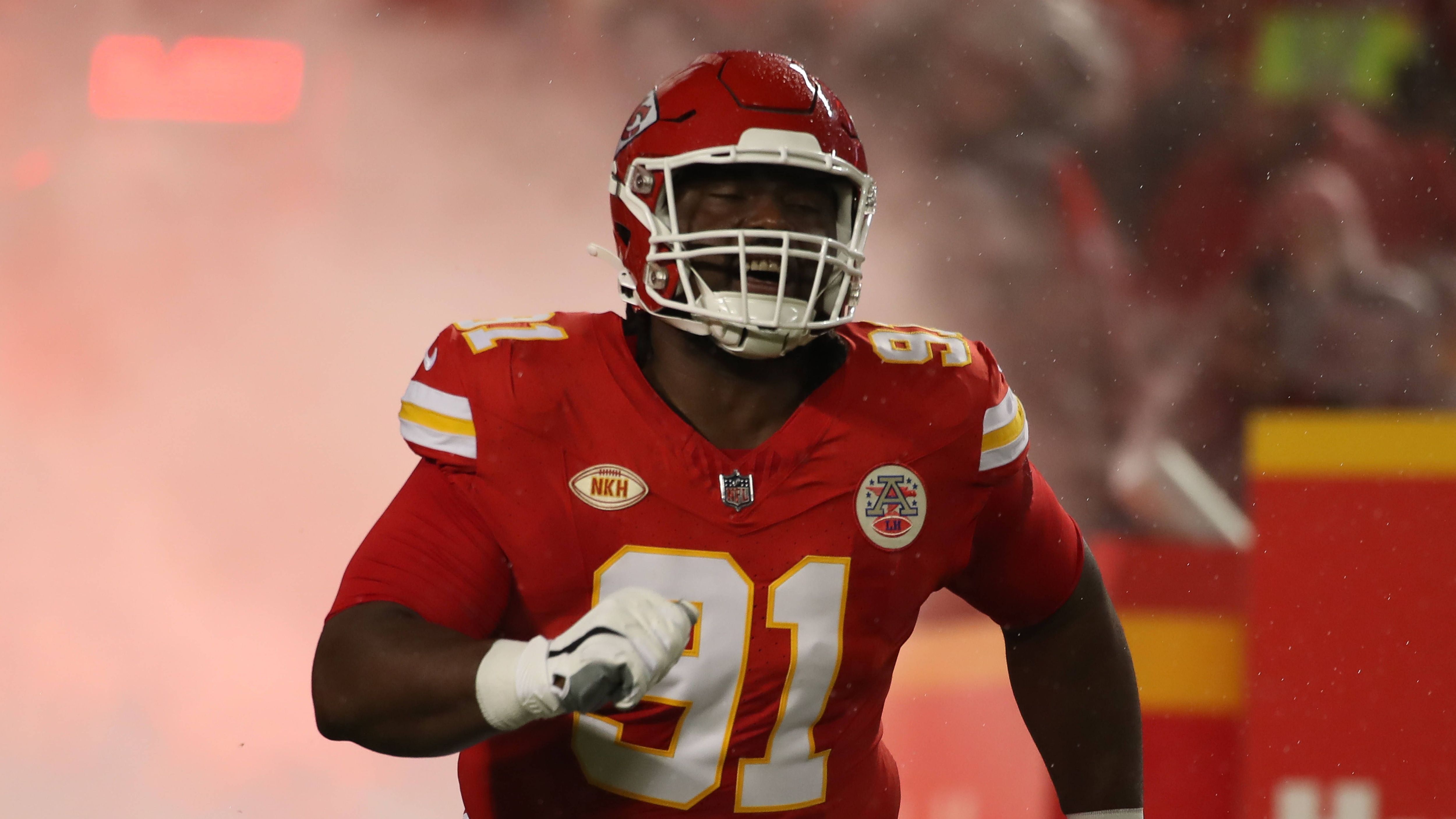 <strong>Kansas City Chiefs: Derrick Nnadi</strong><br>Der zweite Defensive Tackle konnte 2020 zumindest drei Solo-Tackles verbuchen. In diesem Jahr wird er allerdings nicht zum Einsatz kommen. Wegen einer Trizeps-Verletzung wurde Nnadi auf die Injured Reserve List gesetzt und fällt damit für den Super Bowl aus.