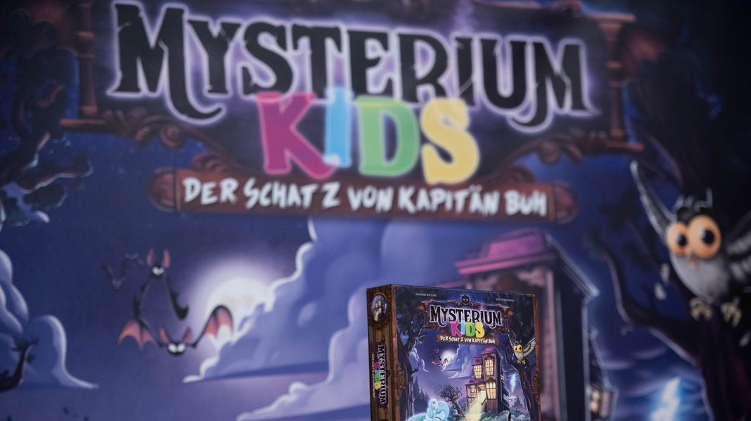 Das Spiel "Mysterium Kids" lädt kleine und große Schatzjäger:innen auf eine musikalische Entdeckungsreise ein.