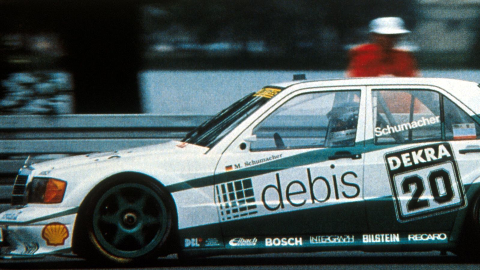
                <strong>Michael Schumacher (1990)</strong><br>
                Der Formel-1-Rekord-Weltmeister nahm vor seinem Durchbruch in der Königsklasse zwischen 1990 und 1991 an insgesamt vier DTM-Rennen teil. Bei seinem Gastspiel steuerte er einen Mercedes 190E 2.5-16 Evo2. Sein bestes Rennergebnis: ein 14. Platz in Diepholz (1991). Am Norisring (1991) wurde er 25.
              