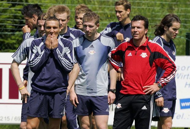 
                <strong>Mai 2006</strong><br>
                Lothar Matthäus wird Co-Trainer bei Red Bull Salzburg.
              
