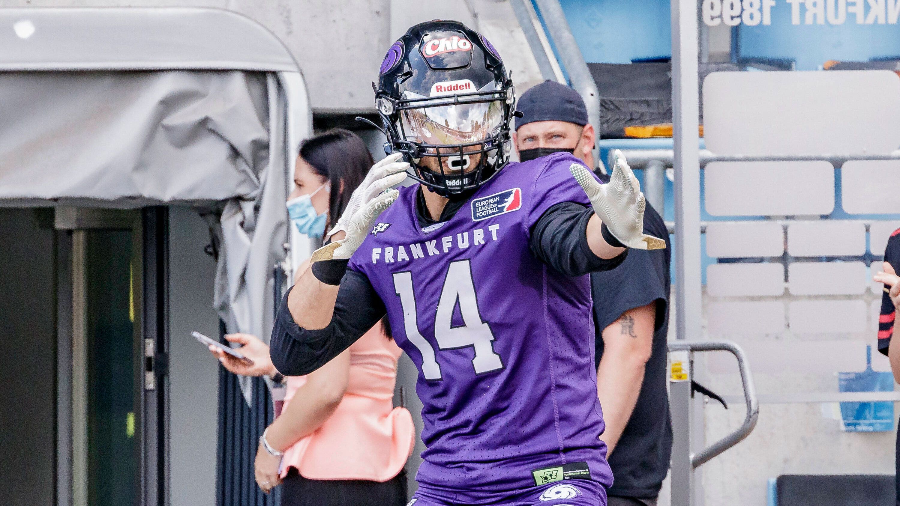 
                <strong>Interceptions</strong><br>
                - 1. Joshua Poznanski (Frankfurt Galaxy) 5 Interceptions- 1. Andy Vera (Barcelona Dragons)  Interceptions  - 1. Justin Rogers (Hamburg Sea Devils) 5 Interceptions - 4. Omari Williams (Frankfurt Galaxy) 3 Interceptions  - 4. Darius Robinson (Wroclaw Panthers) 3 Interceptions  - 4. Goran Zec (Wroclaw Panthers) 3 Interceptions - 4. Sebastian Gauthier (Frankfurt Galaxy) 3 Interceptions- 4. Jamaal White (Berlin Thunder) 3 Interceptions - 4. Niko Lester (Barcelona Dragons) 3 Interceptions - 4. Lucas Masero (Barcelona Dragons) 3 Interceptions- 4. Till Janssen (Cologne Centurions) 3 Interceptions
              