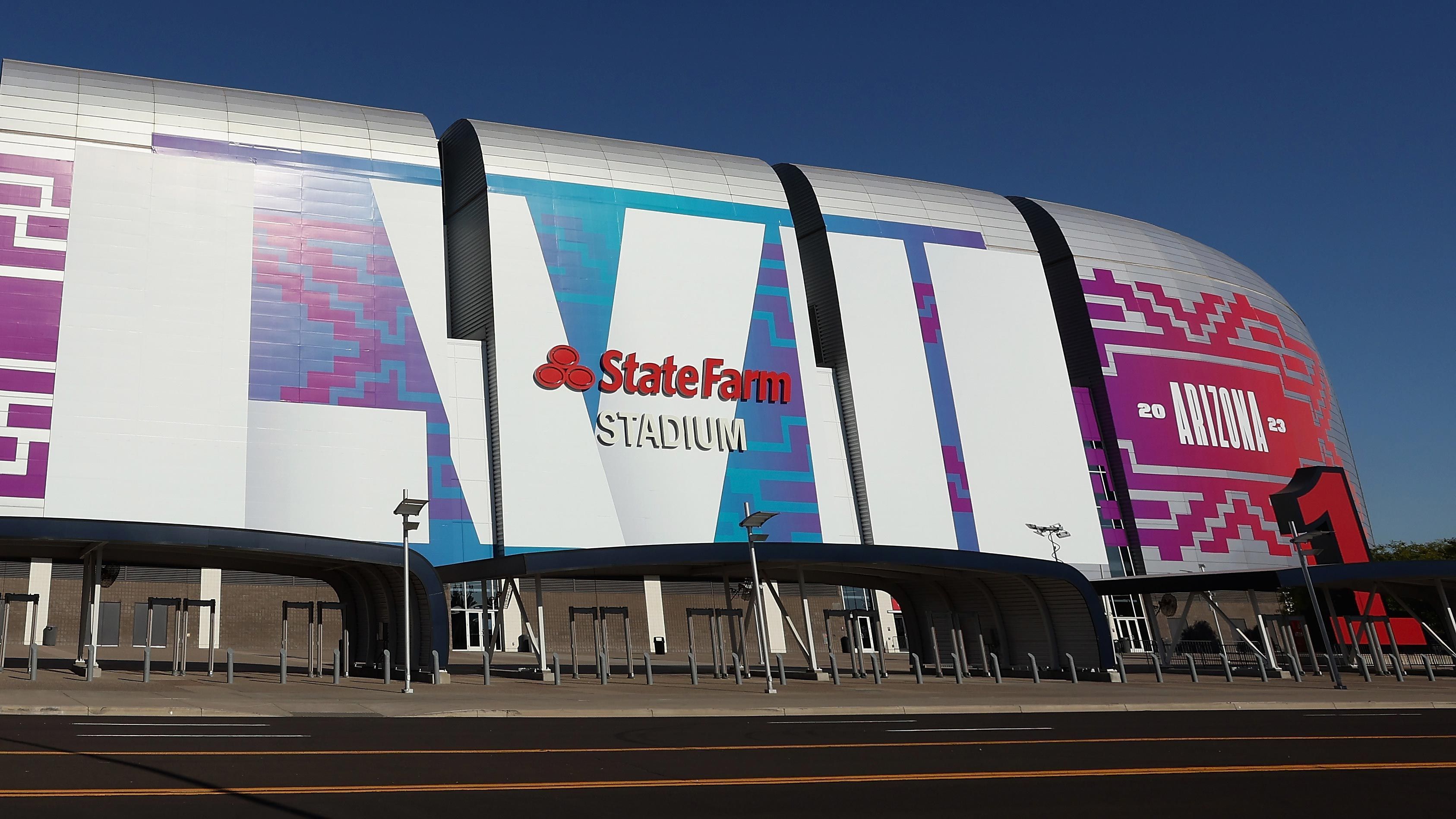 
                <strong>Super Bowl LVII: Die besten Bilder vom State Farm Stadium aus Glendale, Arizona</strong><br>
                Auch der Austragungsort für den Super Bowl LVIII steht bereits fest. Das Endspiel der NFL im Jahr 2024 wird im Allegiant Stadium in Paradise, Nevada ausgetragen, der Heimspielstätte der Las Vegas Raiders.
              