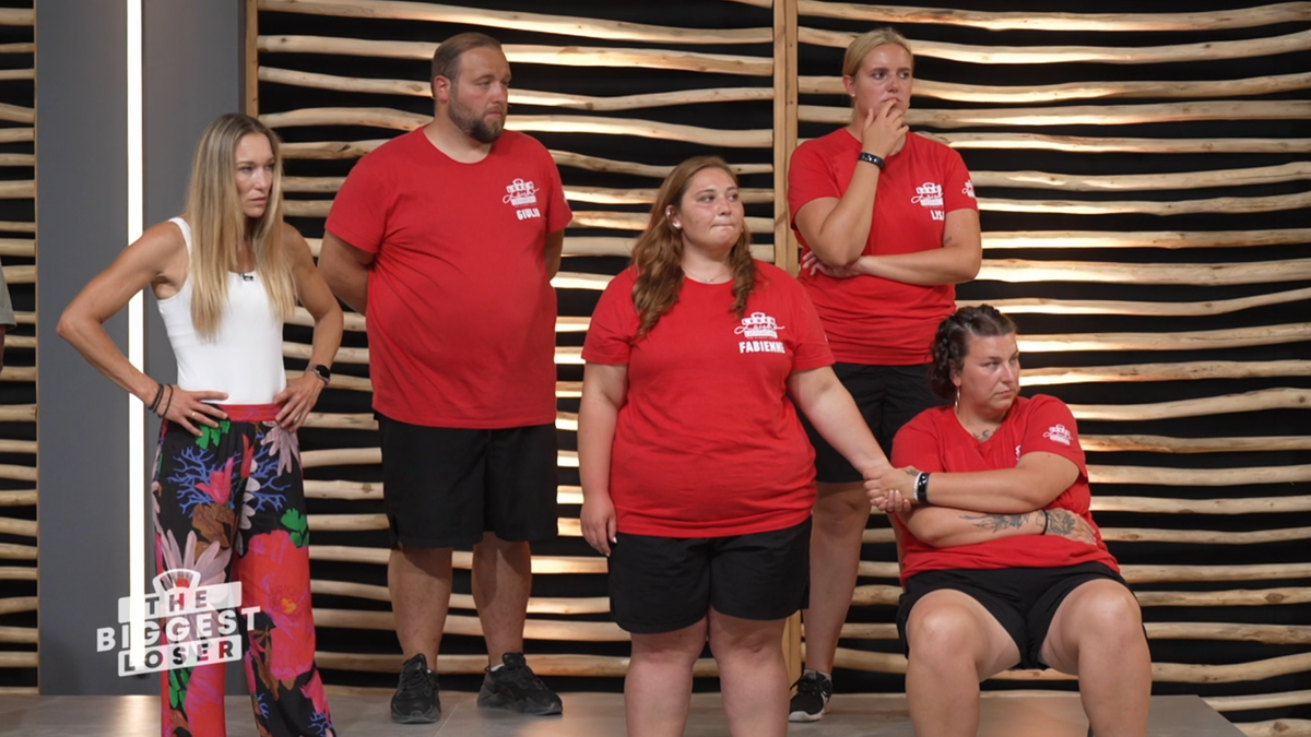 Team Rot bei der Entscheidung in Folge 7 von "The Biggest Loser" 2024.