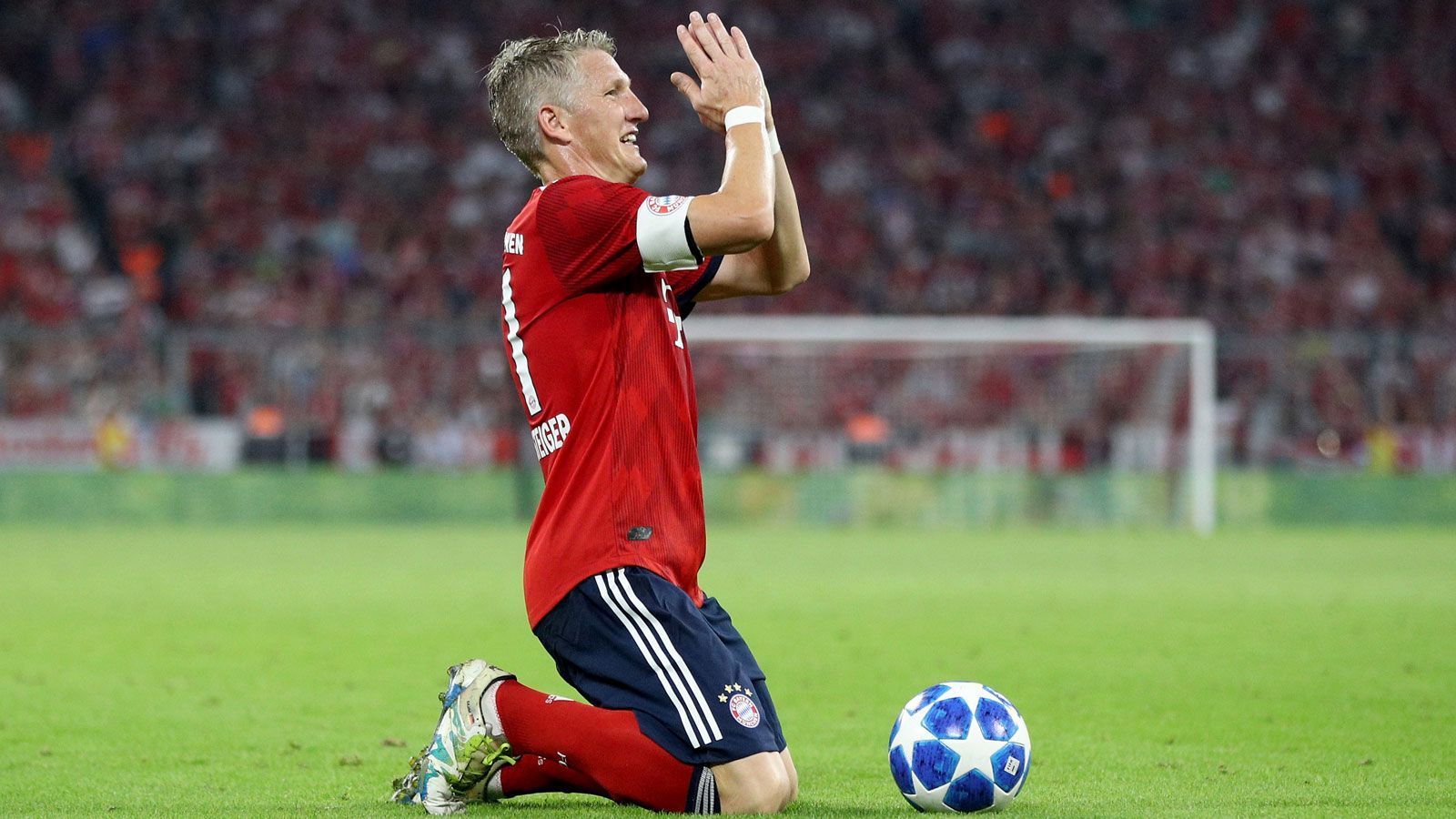 
                <strong>Schweinsteigers Abschied</strong><br>
                Und dann ist es vorbei. Danke Basti, für 17 geile Jahre.
              