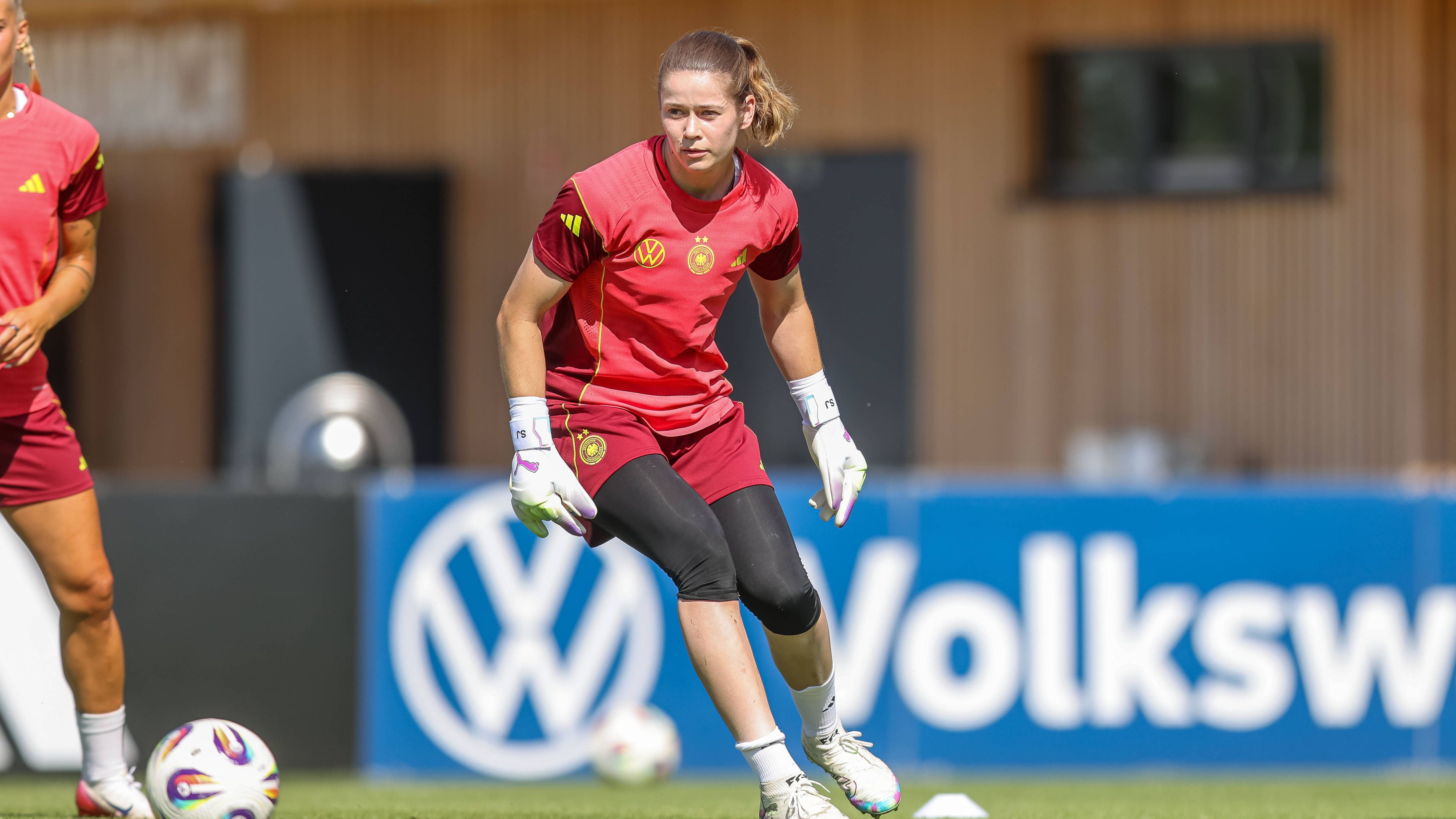 <strong>Stina Johannes</strong><br>Position: Tor<br>Verein: Eintracht Frankfurt<br>Länderspiele: 3