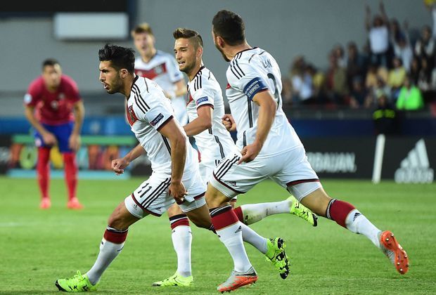 
                <strong>Emre Can</strong><br>
                Nach Anlaufschwierigkeiten erzielt der zentrale Mittelfeldmann des FC Liverpool mit einer herrlichen Einzelaktion den wichtigen Ausgleich zum 1:1. Anschließend immer präsenter, auch in der Arbeit nach hinten mit einigen guten Tacklings. ran-Note: 2
              