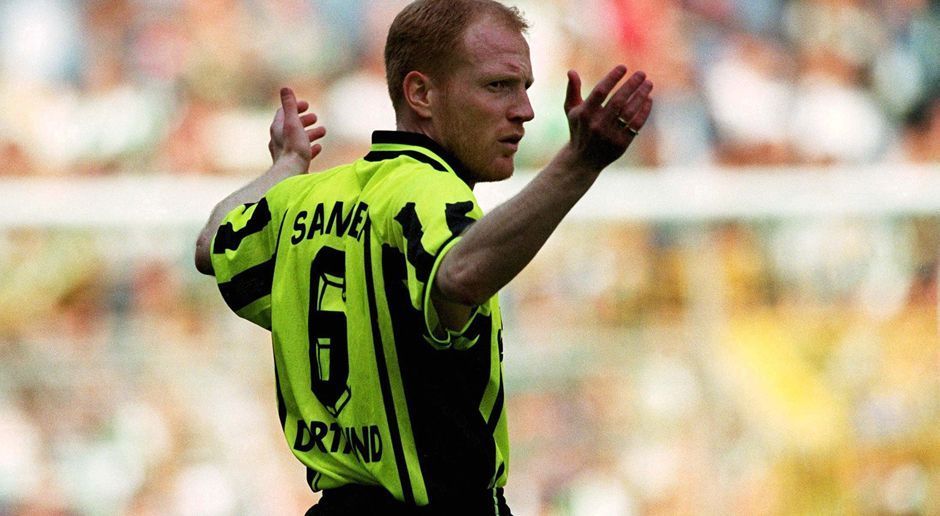 
                <strong>Mittelfeld: Matthias Sammer</strong><br>
                Matthias Sammer: Der Feuerkopf war schon als Spieler ein Lautsprecher und der große Lenker in der Zentrale - zunächst als Libero, später dann im defensiven Mittelfeld. Von 1993 bis 1998 kickte er für den BVB, von 2000 bis 2004 war er zudem Trainer der Dortmunder und führte sein Team 2002 zur Meisterschaft.
              