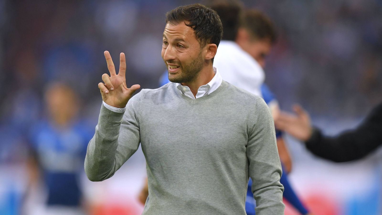 
                <strong>Domenico Tedesco</strong><br>
                Bundesliga-Debüt als Schalke-Trainer: 19. August 2017 - Begegnung: FC Schalke 04 - RB Leipzig 2:0
              