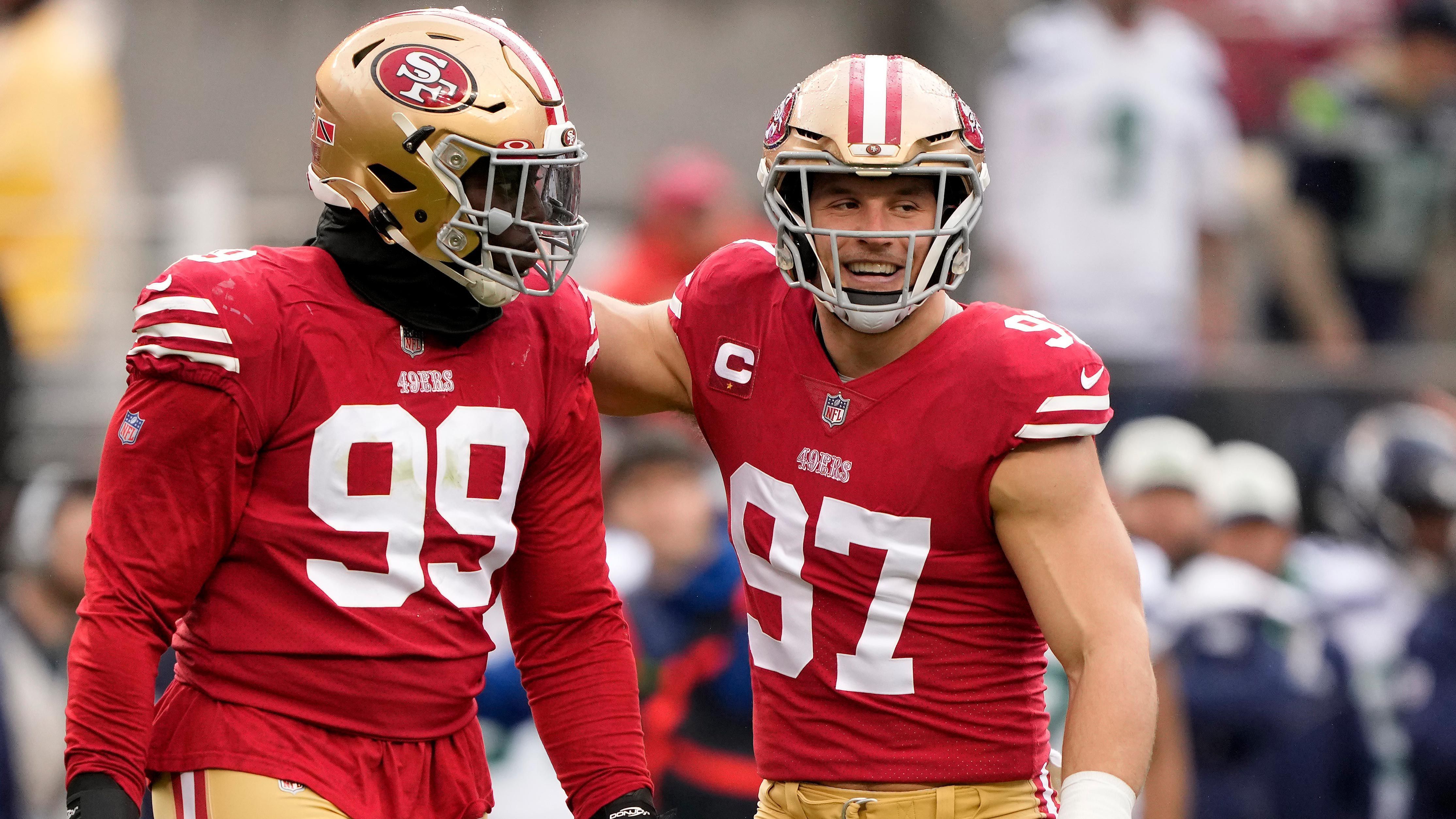 
                <strong>Gewinner: Defense der San Francisco 49ers</strong><br>
                Nicht nur die Eagles können sich auf ihre Verteidigung verlassen, sondern auch die San Francisco 49ers. Sowohl Linebacker Fred Warner als auch Cornerback Deommodore Lenoir fingen beim Sieg gegen die Cowboys jeweils eine Interception von Quarterback Dak Prescott. Insgesamt ließ die 49ers-Defense nur zwölf Punkte zu und sorgte damit dafür, dass der Offense die 19 Punkte zum Sieg reichten. Gegen die Eagles (am Sonntag, ab 20:25 Uhr live auf ProSieben und im Livestream) könnte es im Championship Game zu einer Defense-Schlacht kommen.
              