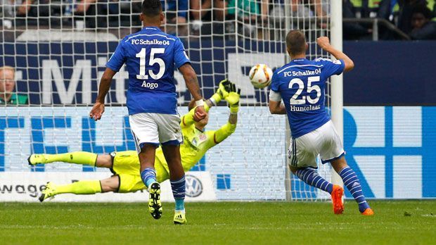 
                <strong>Klaas-Jan Huntelaar</strong><br>
                Klaas-Jan Huntelaar: Er steht nun im Geschichtsbuch der Bundesliga - allerdings unfreiwillig. Der Niederländer verschießt beim 2:1 gegen Mainz seinen vierten Elfmeter in Folge in der Bundesliga. Damit stellt er den peinlichen Rekord von vier Kollegen ein. ran.de zeigt, wen die Nerven am Elfmeterpunkt ebenfalls serienmäßig im Stich lassen.
              