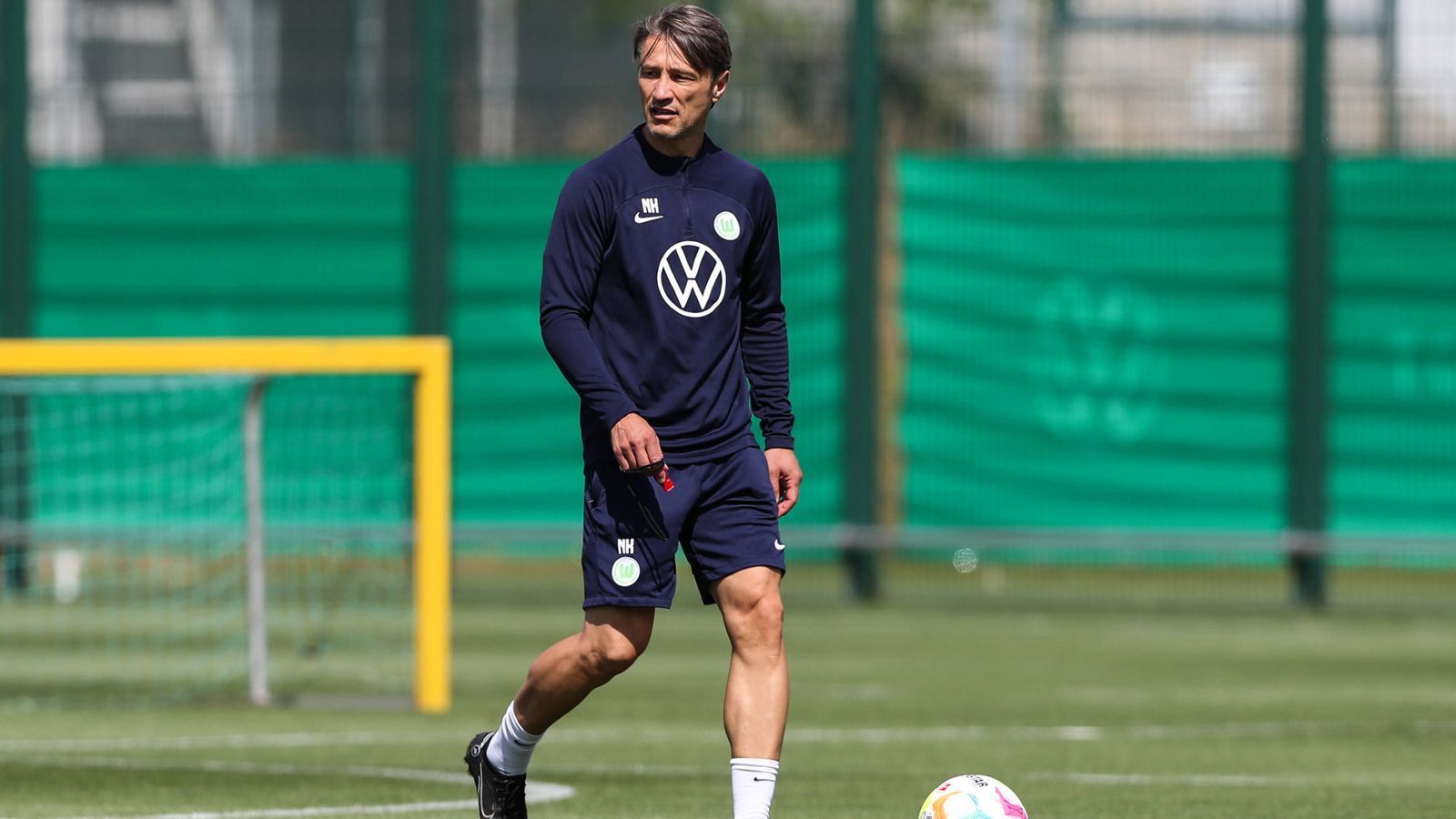 
                <strong>Platz 2: Niko Kovac (VfL Wolfsburg)</strong><br>
                Geschätztes Jahresgehalt: 4 Millionen Euro
              