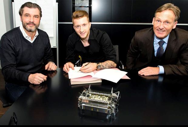 
                <strong>Marco Reus (Borussia Dortmund)</strong><br>
                Mit seiner Vertragsverlängerung bis 2019 macht Marco Reus alle BVB-Fans glücklich. Der Nationalspieler, der sogar im Abstiegsfall in Dortmund bleiben würde, ist spätestens jetzt DIE Identifikationsfigur bei den Schwarzgelben. BVB-Chef Watzke: "Reus kann in Dortmund eine Ära prägen...
              
