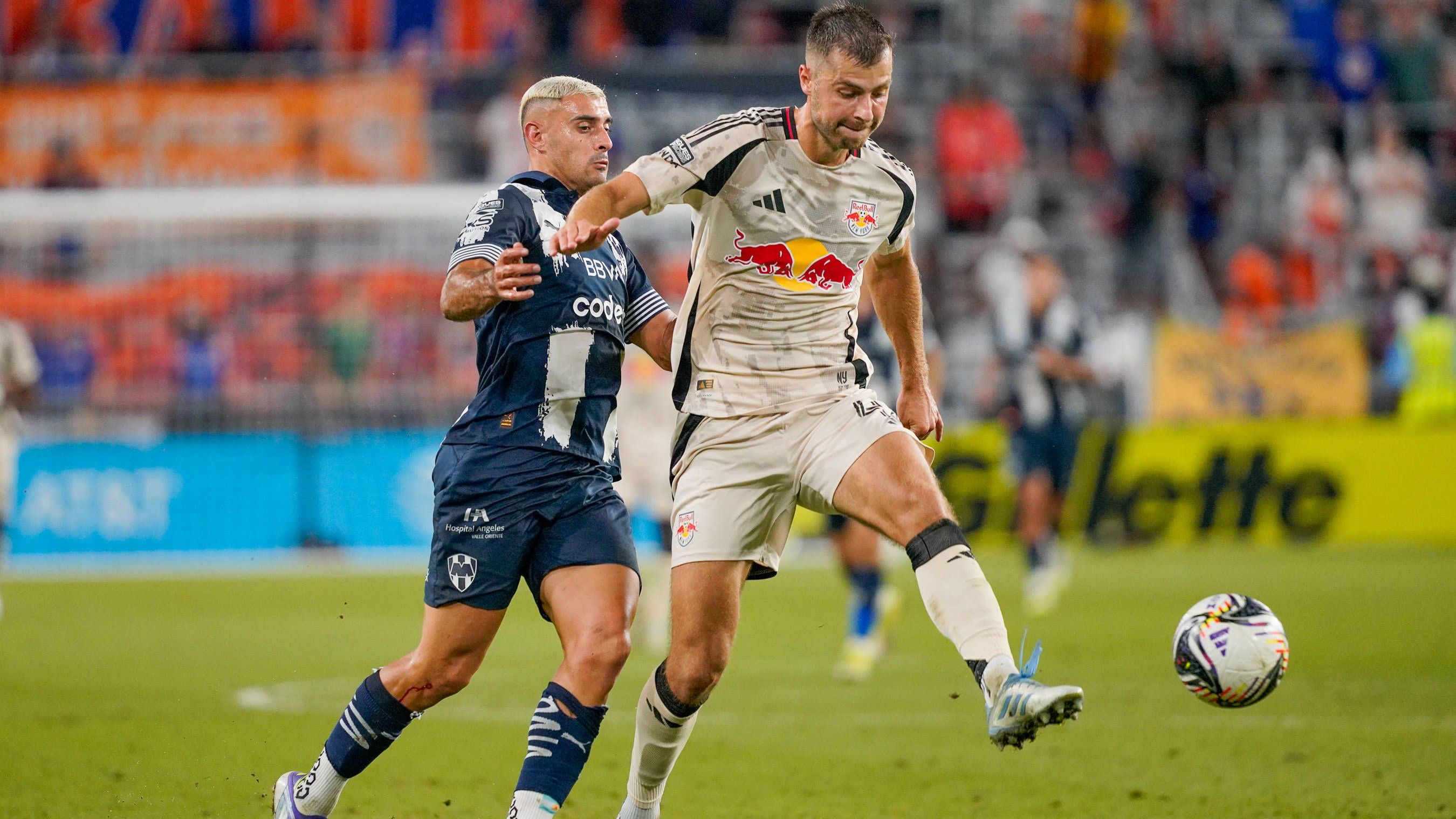 <strong>Alexander Hack (Innenverteidiger - New York Red Bulls)</strong><br>Das Mainzer-Urgestein Alexander Hack spielte dort bis 2023 und wechselte danach in den Nahen Osten. Nach einer Saison war er zuletzt vertragslos und schließt sich nun den New Yorkern an. Auch er unterzeichnete für zwei Spielzeiten.
