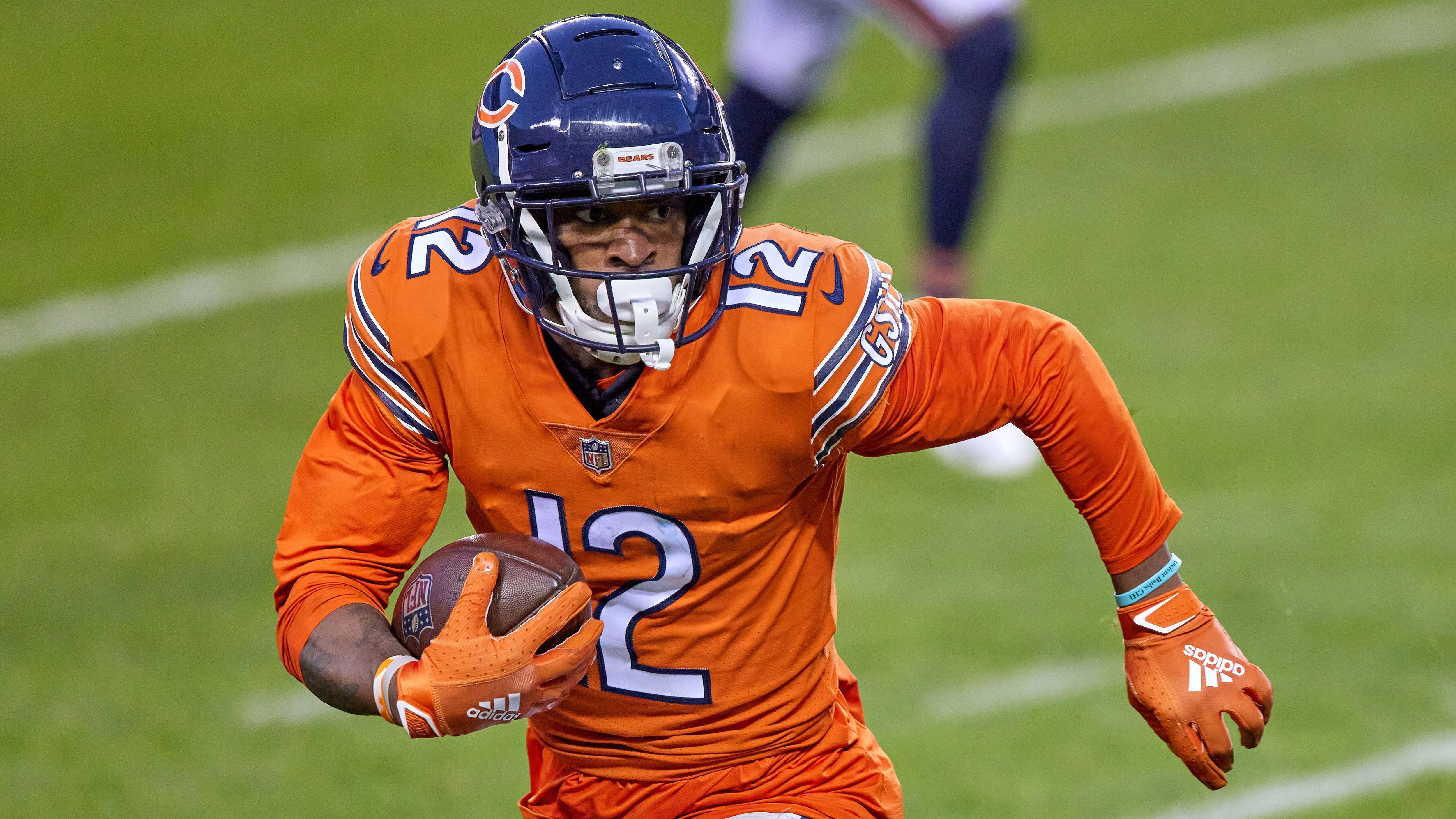 
                <strong>Bears halten Robinson - Star-Receiver beklagt sich</strong><br>
                Die Chicago Bears halten Star-Receiver Allen Robinson mit dem Franchise Tag für zumindest eine weitere Spielzeit, sorgen beim Spieler selbst aber offenbar für Unmut. Nach Monaten gescheiterter Verhandlungen über einen Langzeit-Deal bringt der 27-Jährige sein Missfallen zum Ausdruck, indem er kurz nach Bekanntgabe des Tags einen Tweet von Ex-NFL-Spieler Torrey Smith mit gefällt mir markiert, in dem das Franchise-Tag-System kritisiert wird. Die Cause Robinson wird also weitergehen.
              