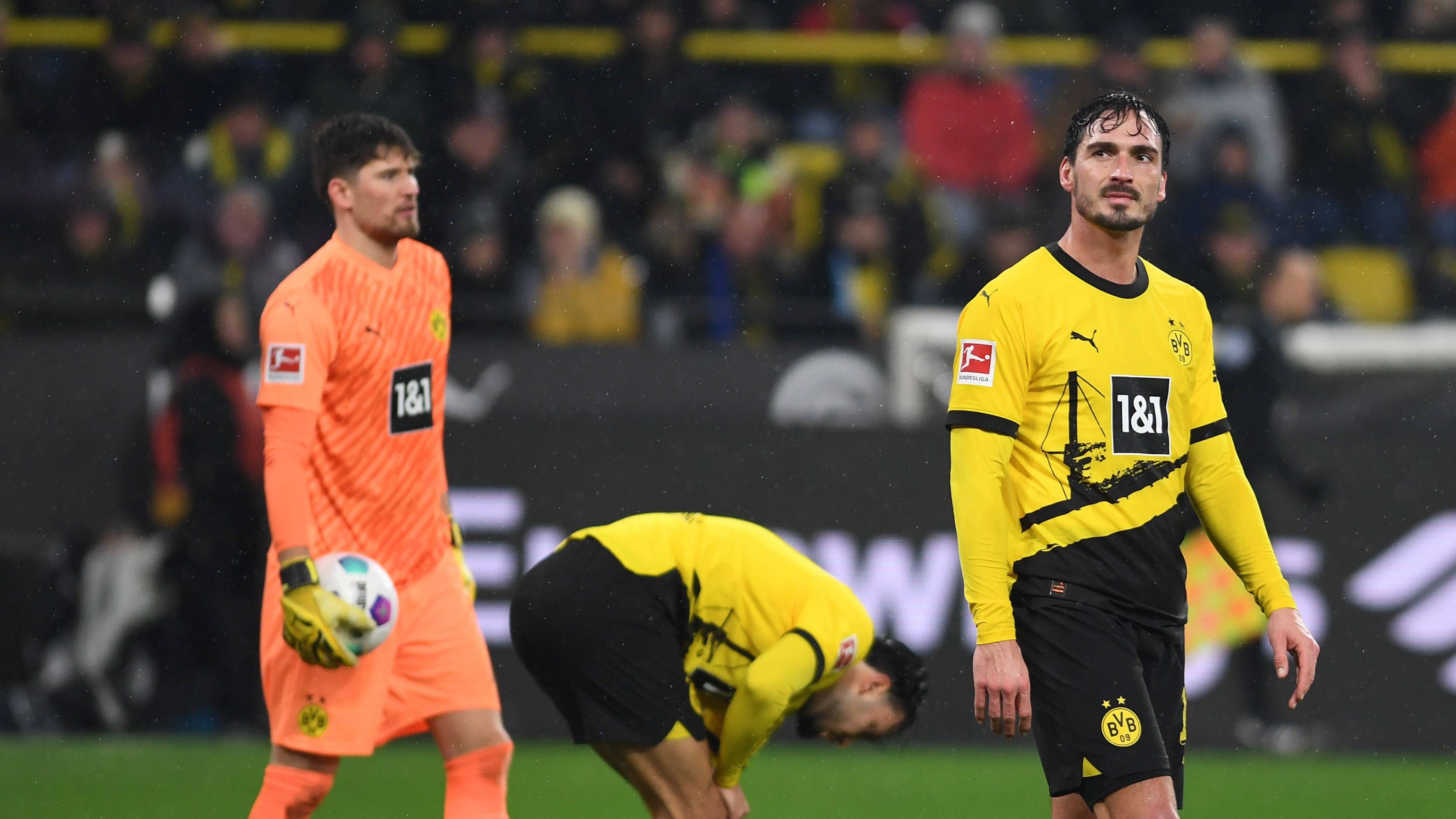 <strong>Mats Hummels (Borussia Dortmund)</strong><br>Ordentliche erste Halbzeit. Bleibt aber zur Pause in der Kabine, verletzungsbedingt - Probleme mit Hüfte und Oberschenkel. Für ihn übernimmt Süle. <em><strong>ran-Note: 3</strong></em>