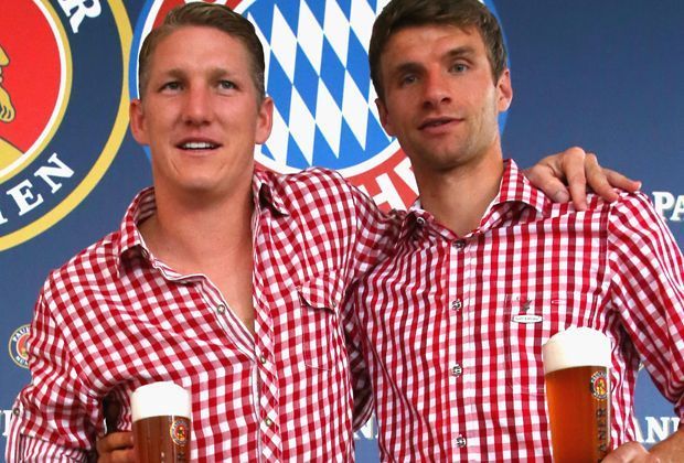 
                <strong>Bastian Schweinsteiger (30) und Thomas Müller (25/Deutschland/FC Bayern)</strong><br>
                Die beiden Bayern-Profis waren elementare Bestandteile der Weltmeisterelf. Mit dem FC Bayern feierten sie zudem das Double.
              