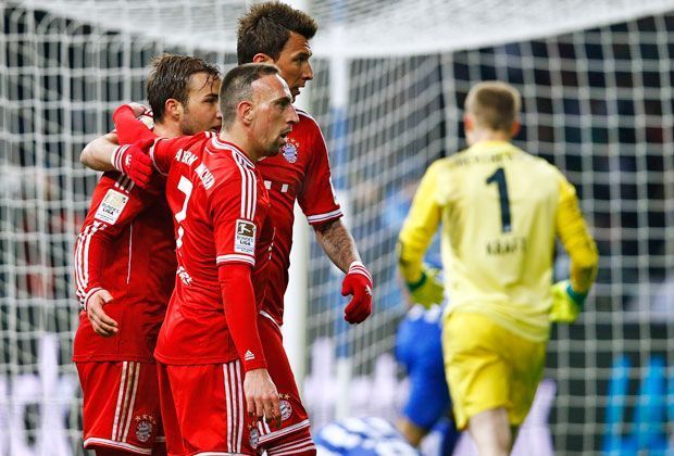 
                <strong>Bayerns Meister-Tag in Berlin</strong><br>
                Doch die Bayern legen nur wenige Minuten später nach. Götze dribbelt sich durch das Mittelfeld und schickt Ribery. Der Franzose hebt den Ball über Kraft und macht den Sack zu.
              