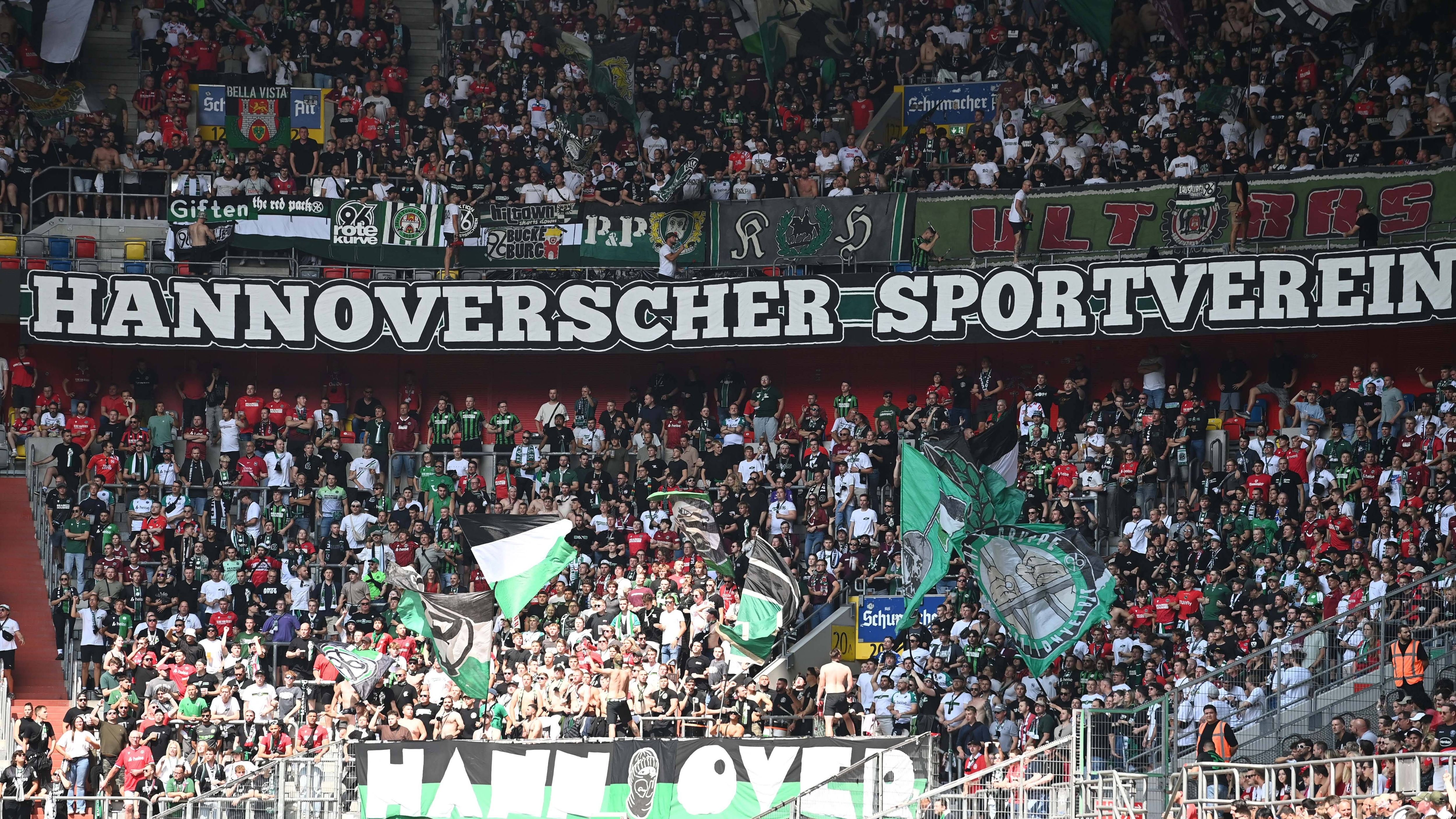 <strong>Hannover 96</strong><br>Bier: 5,30 Euro<br>Wurst: 4,50 Euro