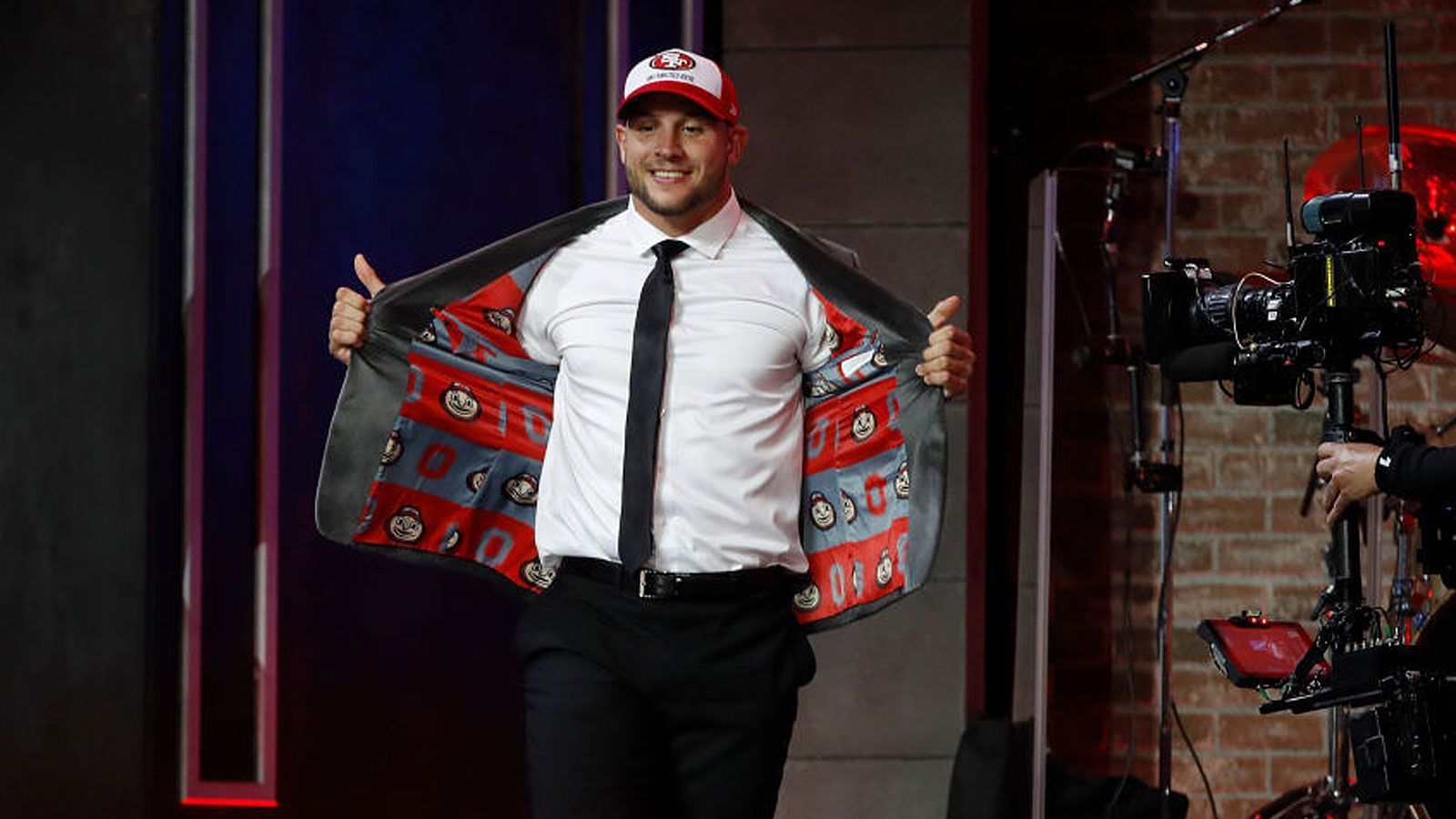 
                <strong>Die Draft Picks der San Francisco 49ers (8)</strong><br>
                Pick 2: Nick Bosa (Foto/Ohio State, DE)Pick 36: Deebo Samuel (South Carolina, WR)Pick 67:  Jaylon Hurd (Baylor, WR)Pick 110: Mitch Wishnowsky (Utah, P)Pick 148: Dre Greenlaw (Arkansas, LB)Pick 176: Kaden Smith (Stanford, TE)Pick 183: Justin Skule (Vanderbilt, T)Pick 198: Tim Harris (Vriginia, CB)
              