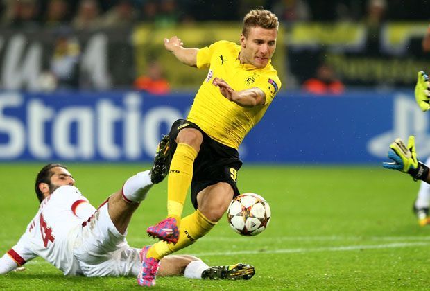 
                <strong>4. Ciro Immobile</strong><br>
                Der erste Dortmunder in den Top-Fünf. BVB-Neuzugang Ciro Immobile trifft in der Königsklasse alle 59 Minuten. In der Bundesliga braucht der Italiener momentan deutlich länger für ein Erfolgserlebnis ...
              