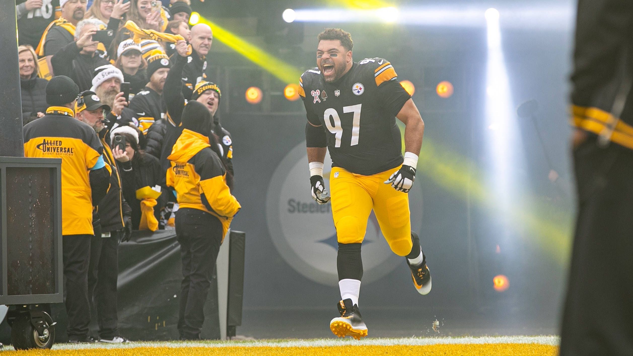 <strong>4 Pro Bowler: Pittsburgh Steelers</strong><br>T.J. Watt (Outside Linebacker), Cameron Heyward (Defensive Lineman), Chris Boswell (Kicker), Minkah Fitzpatrick (Safety)