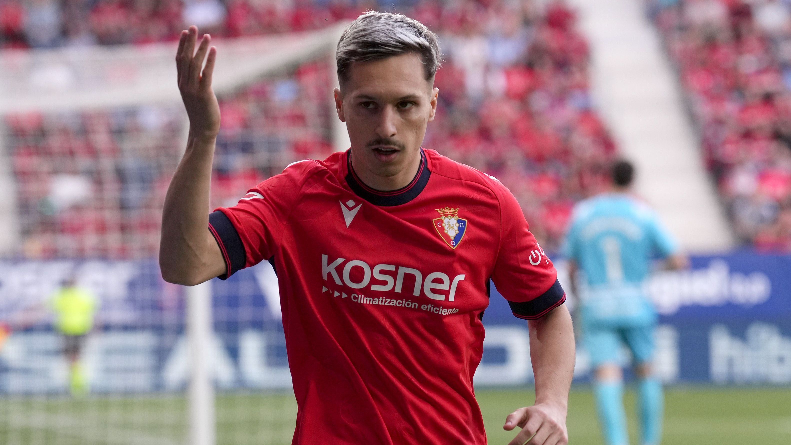<em><strong>Bryan Zaragoza (FC Bayern München)</strong><br>Drei Vereine aus der spanischen Heimat sollen laut "Sky" am Bayern-Spieler interessiert sein. Zuletzt war Zaragoza an CA Osasuna aus Pamplona verliehen, jetzt wollte er sich offenbar wieder für einen Platz im Bayern-Kader empfehlen. Doch Trainer Vincent Kompany ist wohl nicht überzeugt. Der 23-Jährige ist demnach nicht einmal für die Klub-WM eingeplant ...</em>