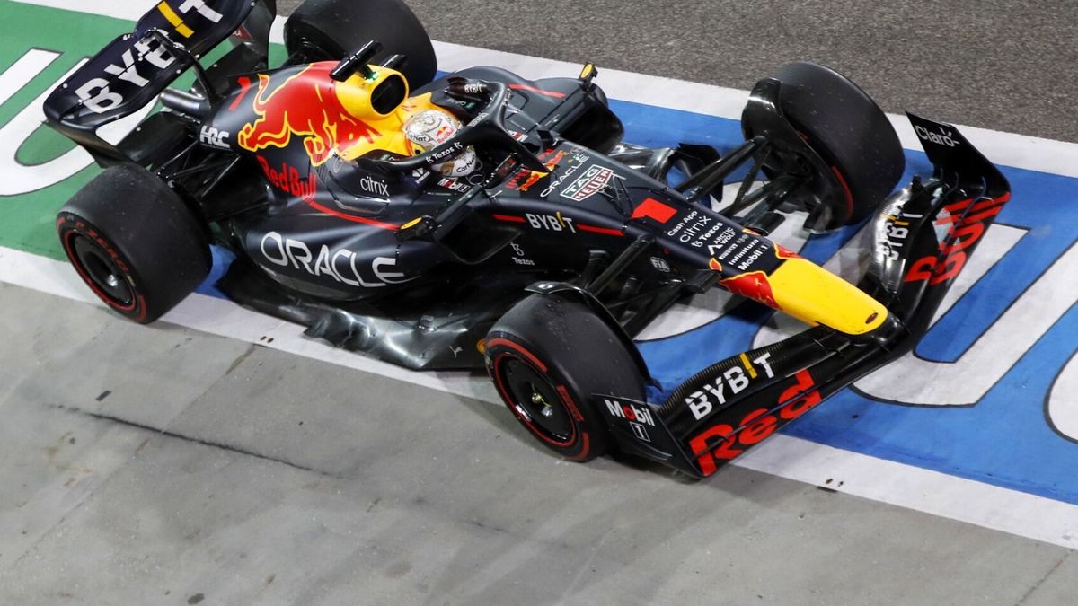 Max Verstappen im Red Bull RB18 beim Formel-1-Auftakt 2022 in Bahrain