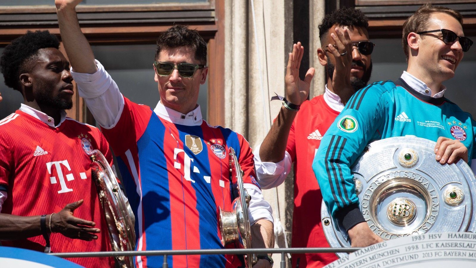 
                <strong>Platz 3: FC Bayern München</strong><br>
                Ausgaben für Spielerberater im Jahr 2021: 25.813.000 Euro -Zum Vergleich - Ausgaben für Spielerberater im Jahr 2020: 32.594.000 Euro
              
