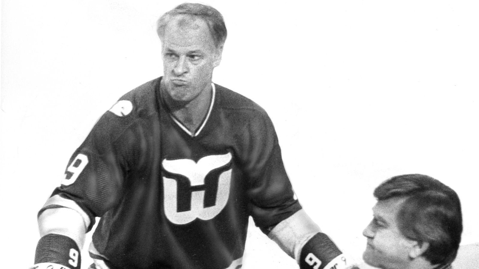 
                <strong>Platz 1: Gordie Howe</strong><br>
                &#x2022; Alter beim letzten NHL-Spiel: 52 Jahre, 11 Tage -<br>&#x2022; Letztes NHL-Spiel im Jahre 1980<br>
              